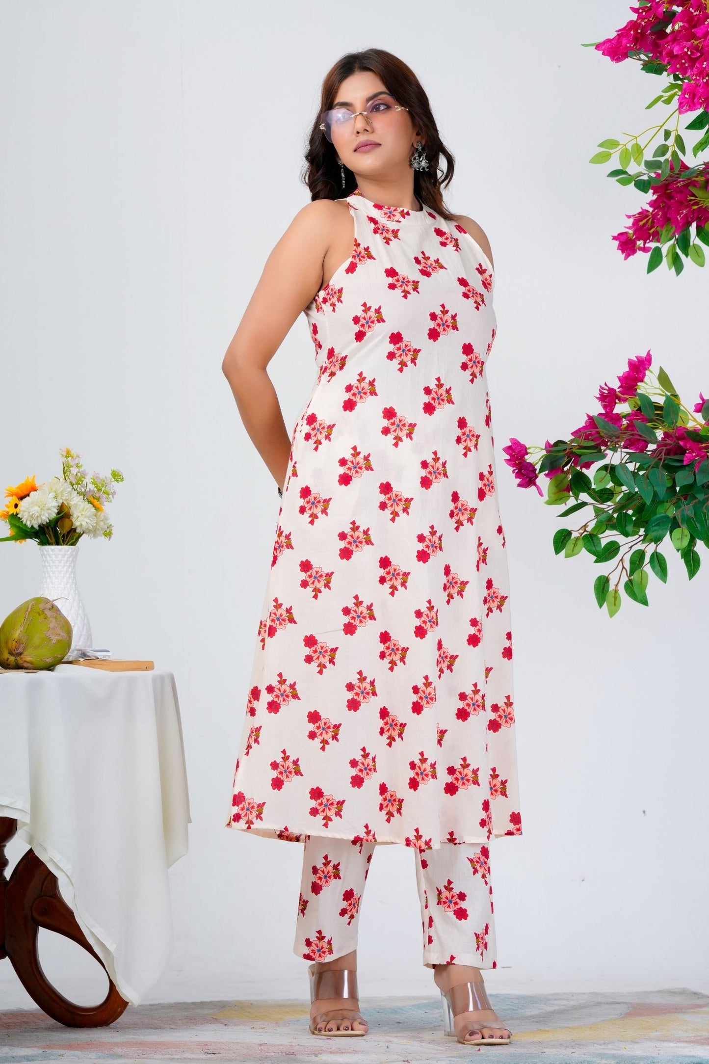 White Sleeveless Floral Print Kurta Set with Pants for Women