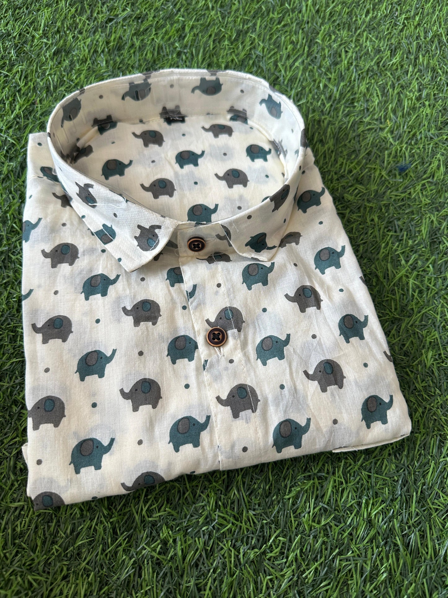 Men's Cream & Blue Elephant Print Cotton Half Sleeve Shirt (SHKN1074)