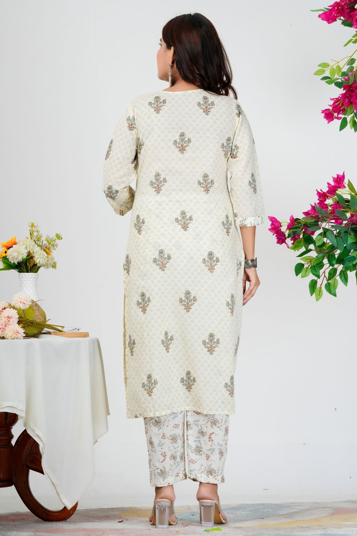 Elegant Off-White Floral Printed Kurta Set with Dupatta