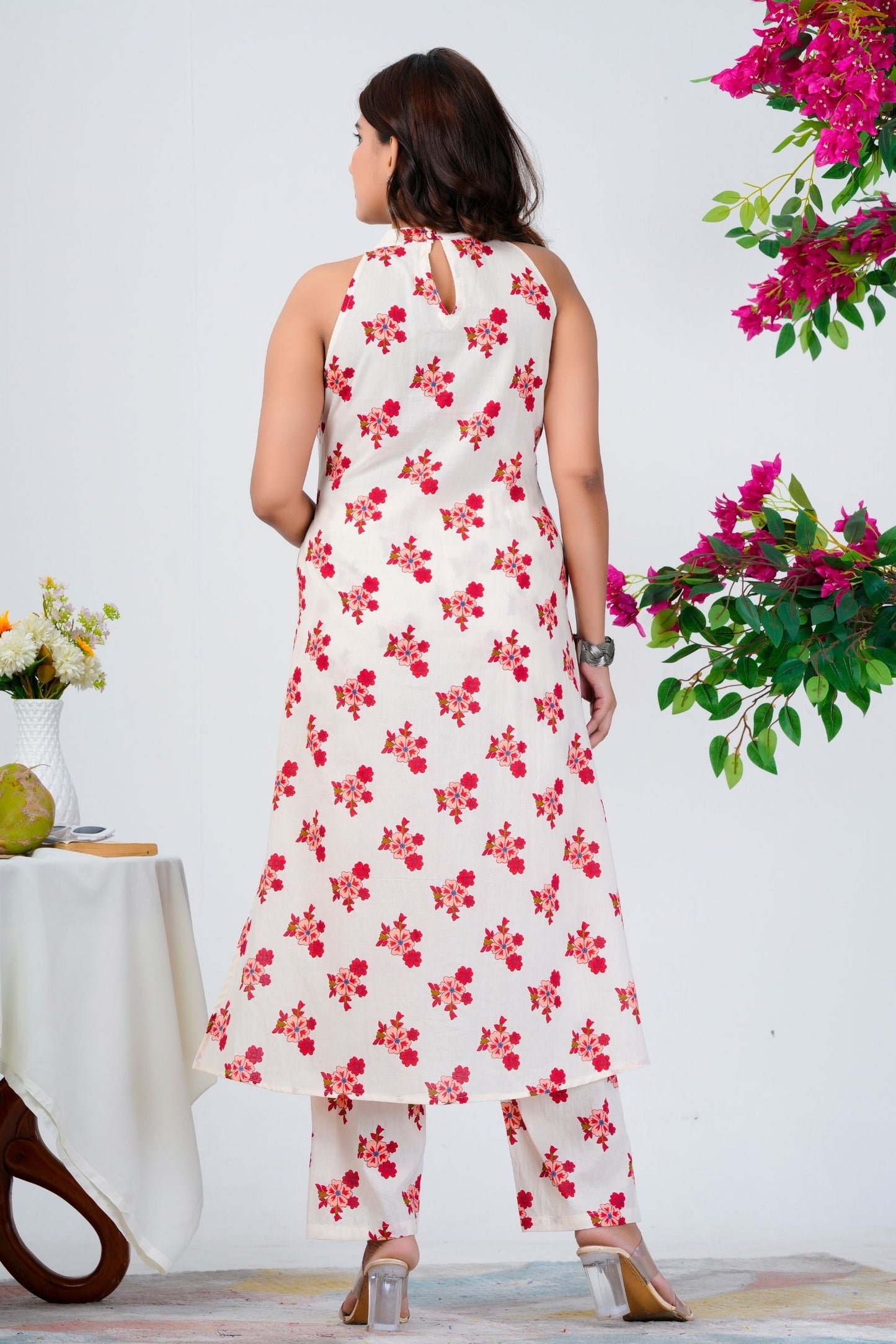 White Sleeveless Floral Print Kurta Set with Pants for Women