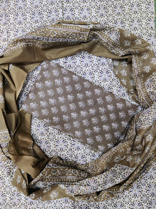 Boota Green Printed Pure Cotton Unstitched Dress Material (SHKS1174)