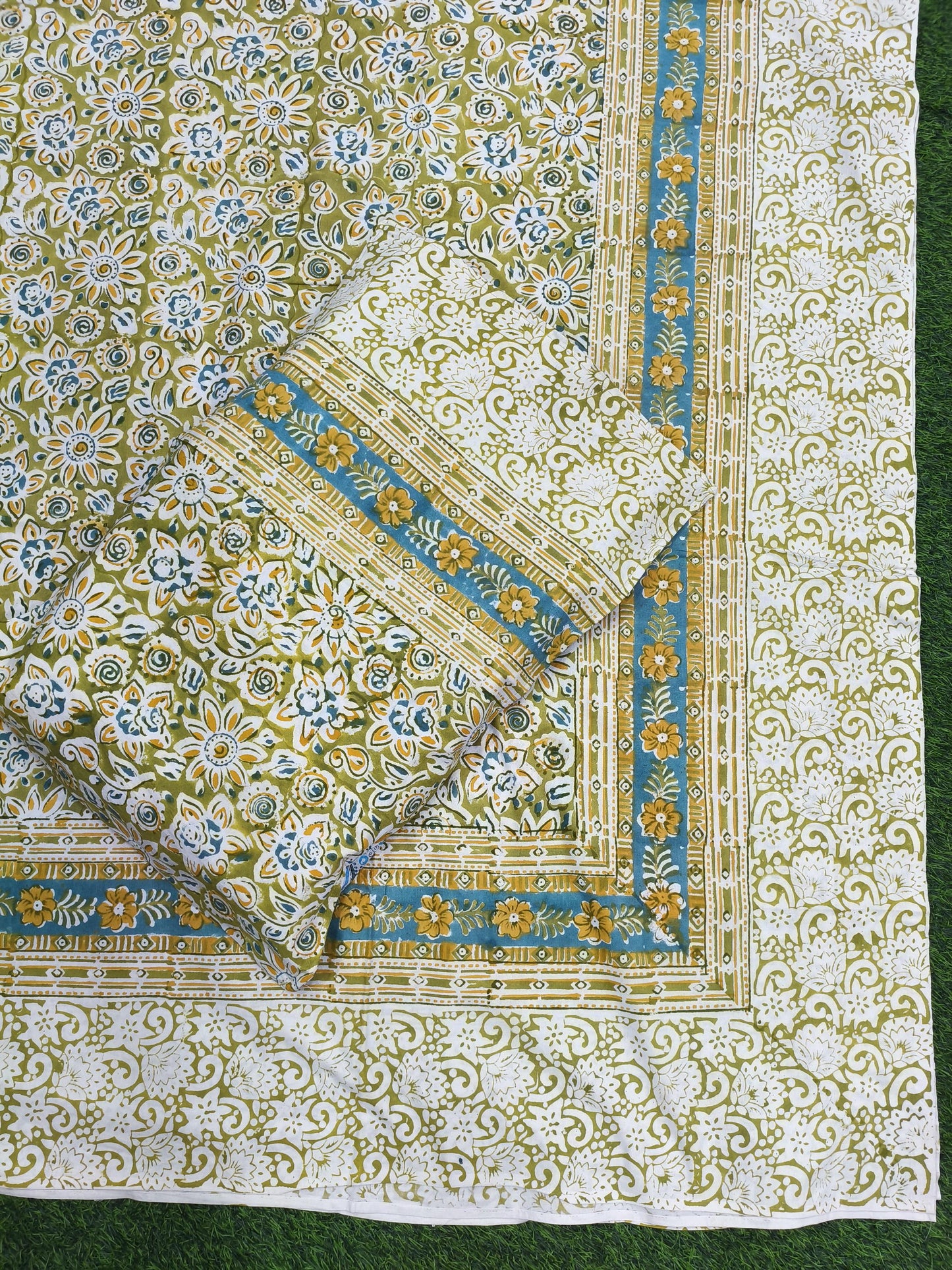 Rajasthani Traditional Pure Hand Block Printed Cotton Double Bedsheet with Zipper Pillow Covers
