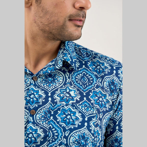 Men Indigo Blue Regular Fit Cotton Printed Casual Shirt (SHKN1035)