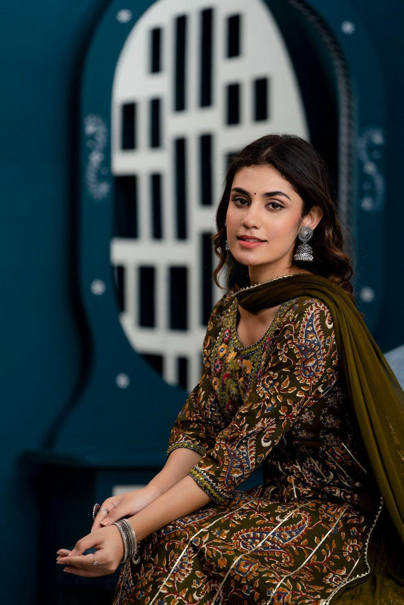 Women Dark Green Floral Embroidered Anarkali Kurta with Trousers & Dupatta