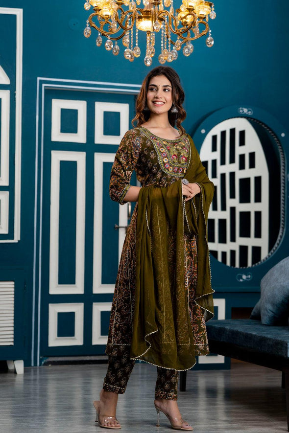 Women Dark Green Floral Embroidered Anarkali Kurta with Trousers & Dupatta